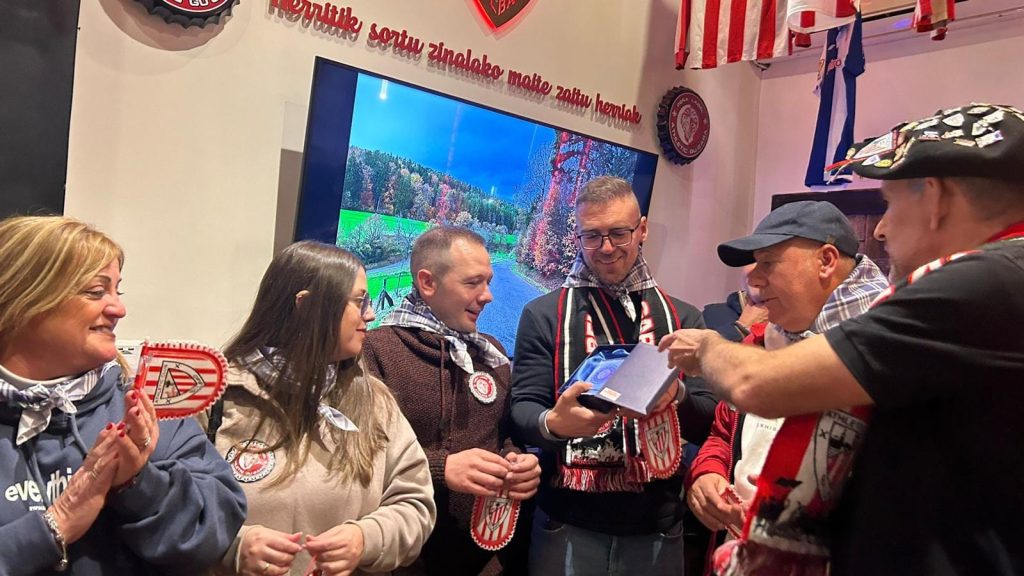 Amigos de La Peña venidos de Huelva